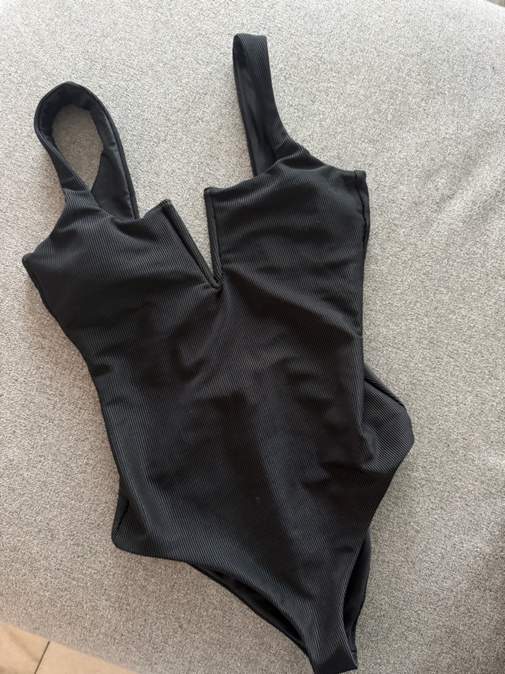 Beach Riot Tropez V-Wire Rib One-Piece Swimsuit - Picture 2 of 10